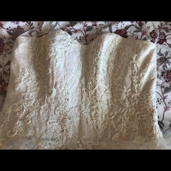 Oleg Cassini Wedding dress - Picture 6 of 10